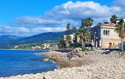 Cozy apartment in Caronia Marina with WiFi