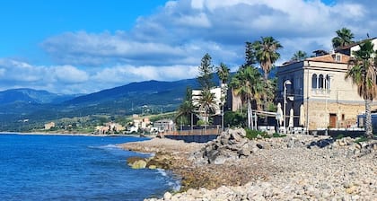 Cozy apartment in Caronia Marina with WiFi