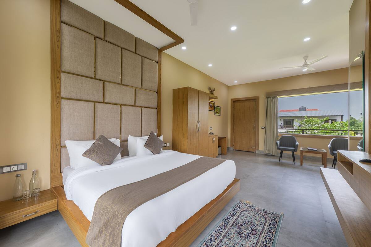 Habitación Royal, balcón, vistas al jardín | Cortinas opacas, tabla de planchar con plancha, wifi gratis