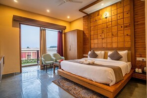 Superior Room, Balcony, Pool View | Blackout drapes, iron/ironing board, free WiFi