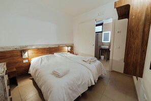 Habitación doble estándar | Caja de seguridad en la habitación, insonorización y wifi gratis