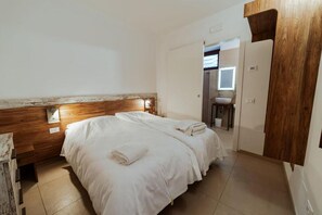 In-room safe, soundproofing, free WiFi