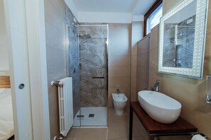 Superior Double Room | Bathroom