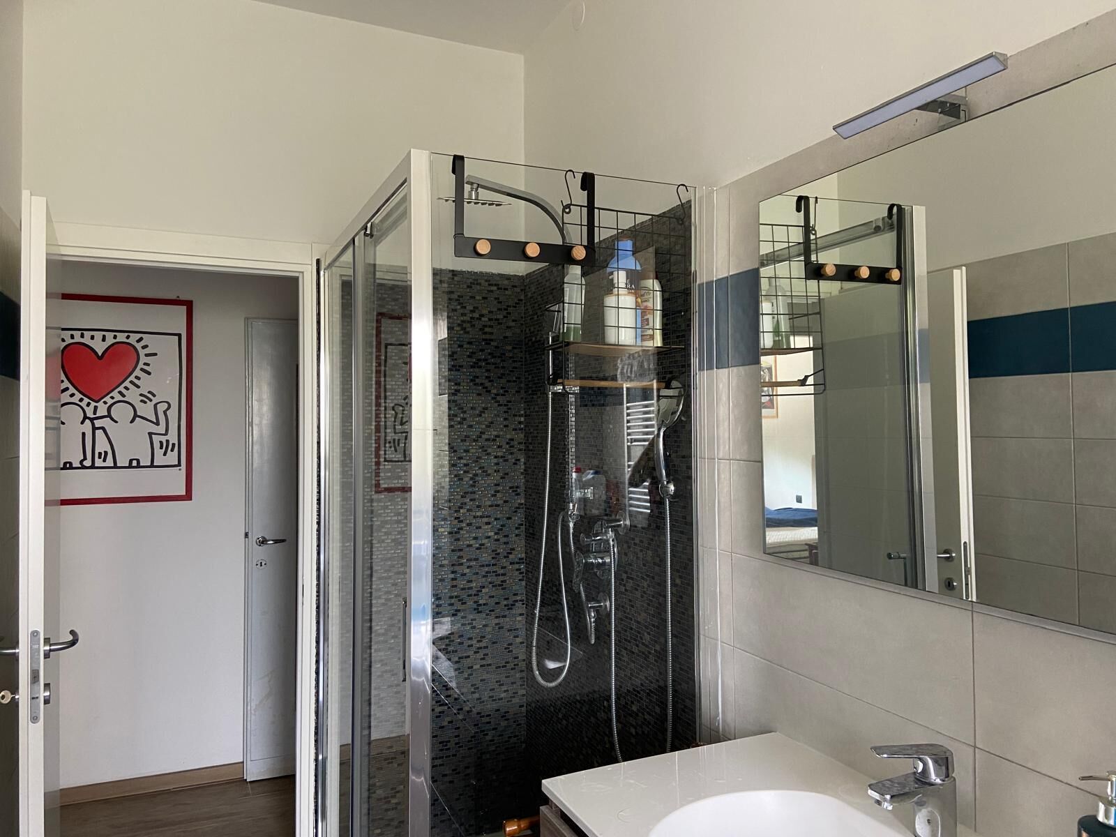 Dusche, Haartrockner, Bidet, Handtücher
