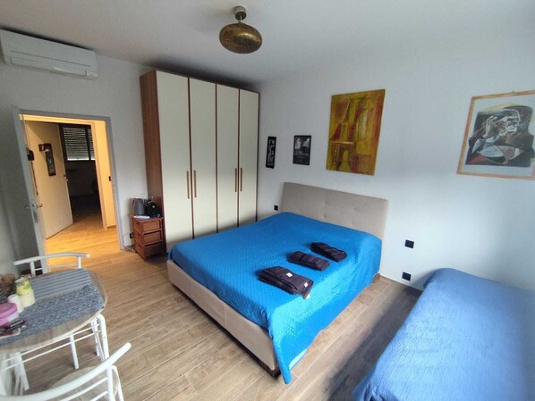 2 bedrooms, iron/ironing board, WiFi, bed sheets