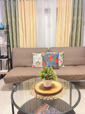 TV, video games - RQ Pool Villa, Angeles City (Angeles)