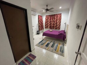 3 slaapkamers, een strijkplank/strijkijzer, internet, beddengoed