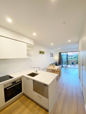 Interior - New Townhouse with VIEW - Walking to Botany Center (Auckland)