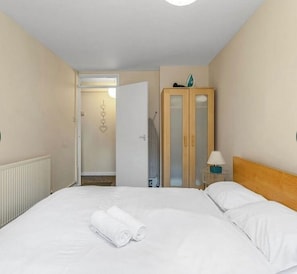 1 habitación, tabla de planchar con plancha y acceso a internet