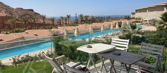 Spacious Sea, Mountain & Pool view 3-bedroom apartment in Il Monte Galala