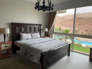 3 bedrooms, iron/ironing board, WiFi, bed sheets