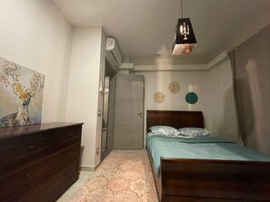 3 slaapkamers, een strijkplank/strijkijzer, wifi, beddengoed