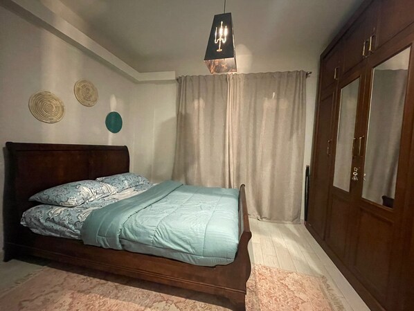 3 bedrooms, iron/ironing board, WiFi, bed sheets