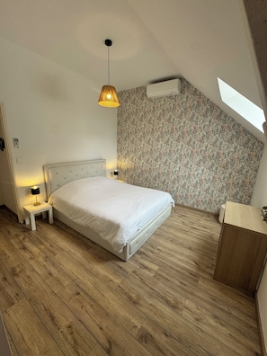 2 bedrooms, WiFi, bed sheets