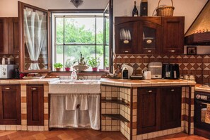 ثلاجة، ميكروويف، فرن، موقد طهي مسطح