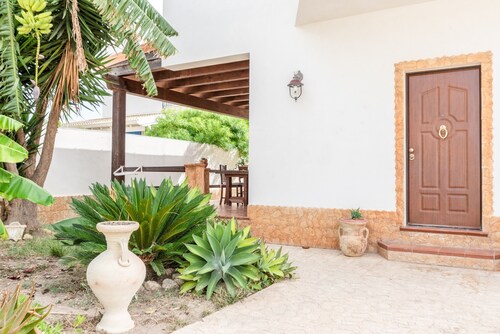 Villa 'La Perla with Pool' with Private Pool, Wi-Fi and Air Conditioning