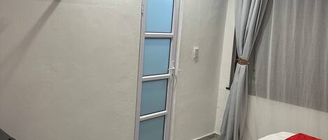 Doppelzimmer | Schreibtisch, laptopgeeigneter Arbeitsplatz, schallisolierte Zimmer