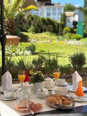 Free daily continental breakfast