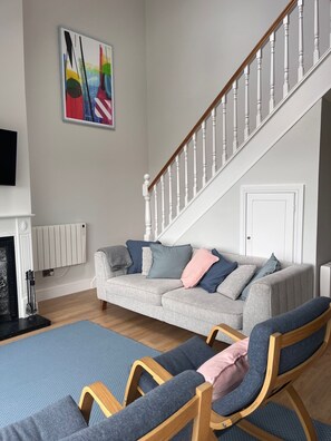 TV, fireplace