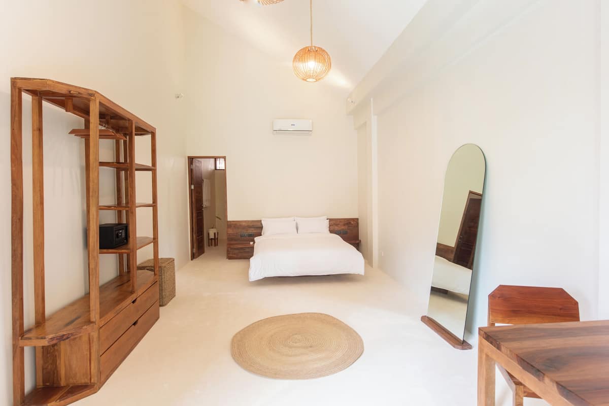 In-room safe, desk, laptop workspace, iron/ironing board (on request)