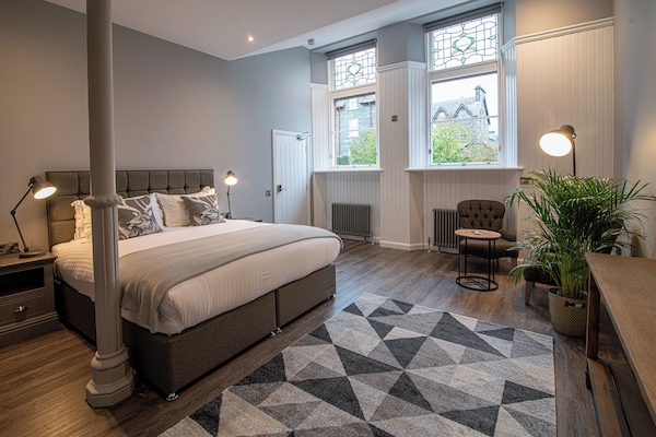 Deluxe Double Room | Iron/ironing board, free WiFi