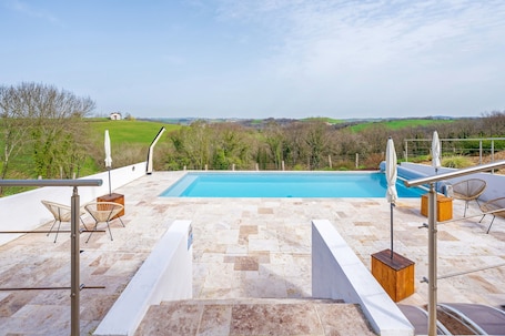 Pool. Bed and Breakfast 'Etxea' with Mountain View, Wi-Fi and Air Conditioning