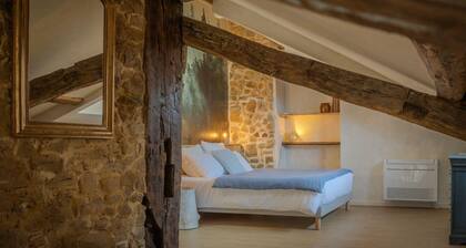 Chambre d'hÎtes 'Maison Perbos 1556 - Cancha' avec piscine partagée, Wi-Fi et climatisation