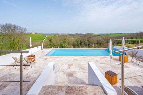 Chambre d'hôtes 'Maison Perbos 1556 - Cancha' avec piscine partagée, Wi-Fi et climatisation