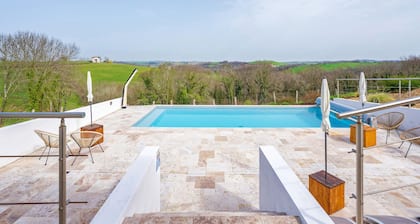 Bed and Breakfast 'Maison Perbos 1556 - Itsasoa' with Mountain View, Wi-Fi and Air Conditioning