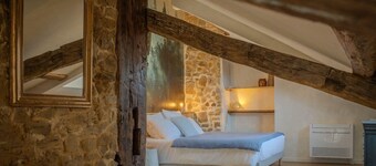 Bed and Breakfast 'Maison Perbos 1556 - Itsasoa' with Mountain View, Wi-Fi and Air Conditioning