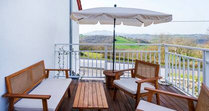 Gästezimmer 'Maison Perbos 1556 - Itsasoa' mit Bergblick, WLAN und Klimaanlage