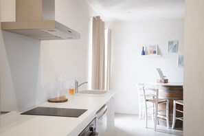 Kühlschrank, Mikrowelle, Wasserkocher