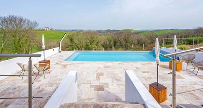Chambre d'hÎtes 'Maison Perbos 1556 - Ursuya' avec piscine partagée, Wi-Fi et climatisation