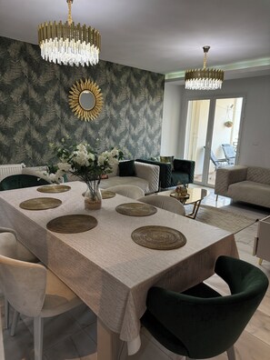 Dining - Comfort & tranquility with balcony and parking (Tunis)