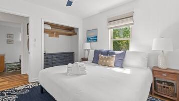 3 bedrooms, iron/ironing board, internet, bed sheets