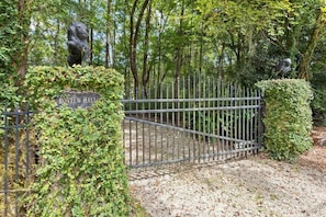 Property grounds - Boview Hall- Pool, Hot Tub-15 mins to Kiawah (Johns Island)