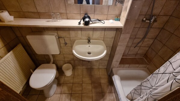 Chambre Double, salle de bains privée | Salle de bain