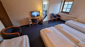 コンフォート 4 人部屋 専用バスルーム シティビュー | 低刺激性寝具、デスク、WiFi (無料)