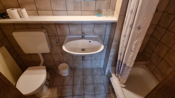 Basic Double Room, Private Bathroom | Bathroom | Hair dryer, towels