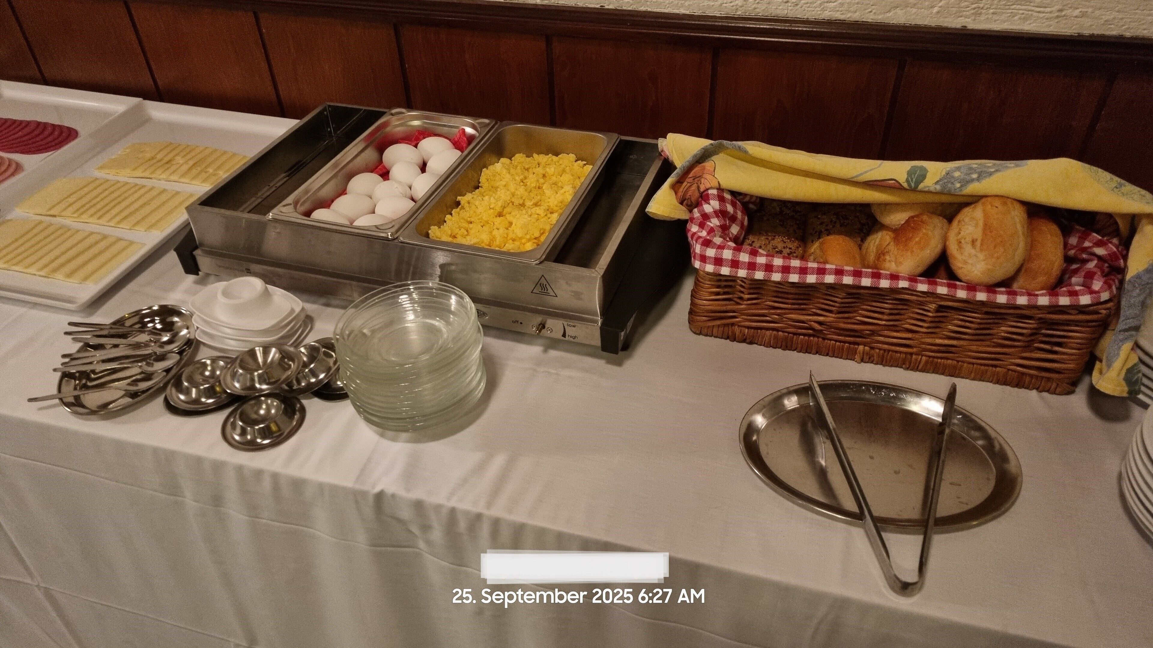 每日供应自助式早餐（每人 EUR 8）