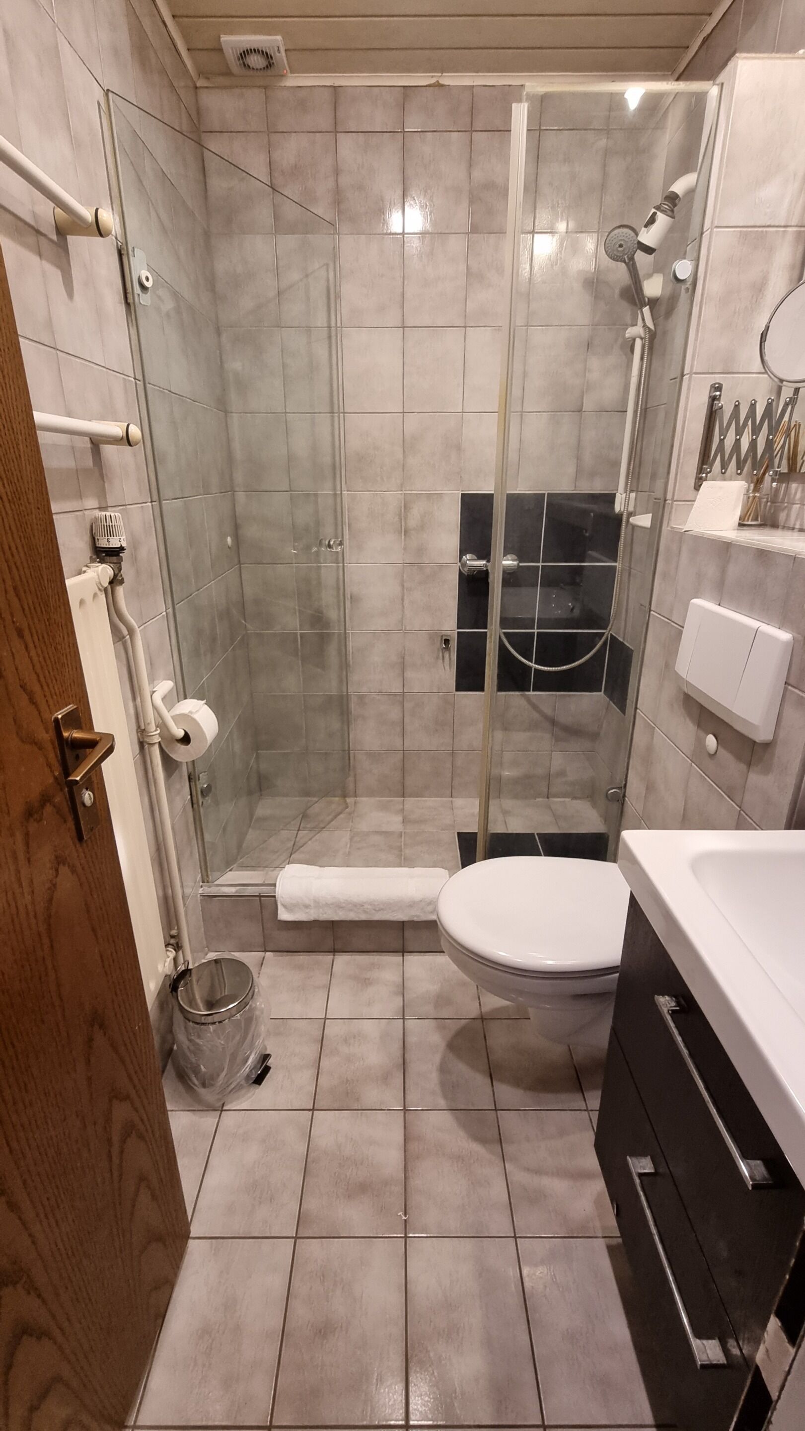 Sèche-cheveux, serviettes fournies