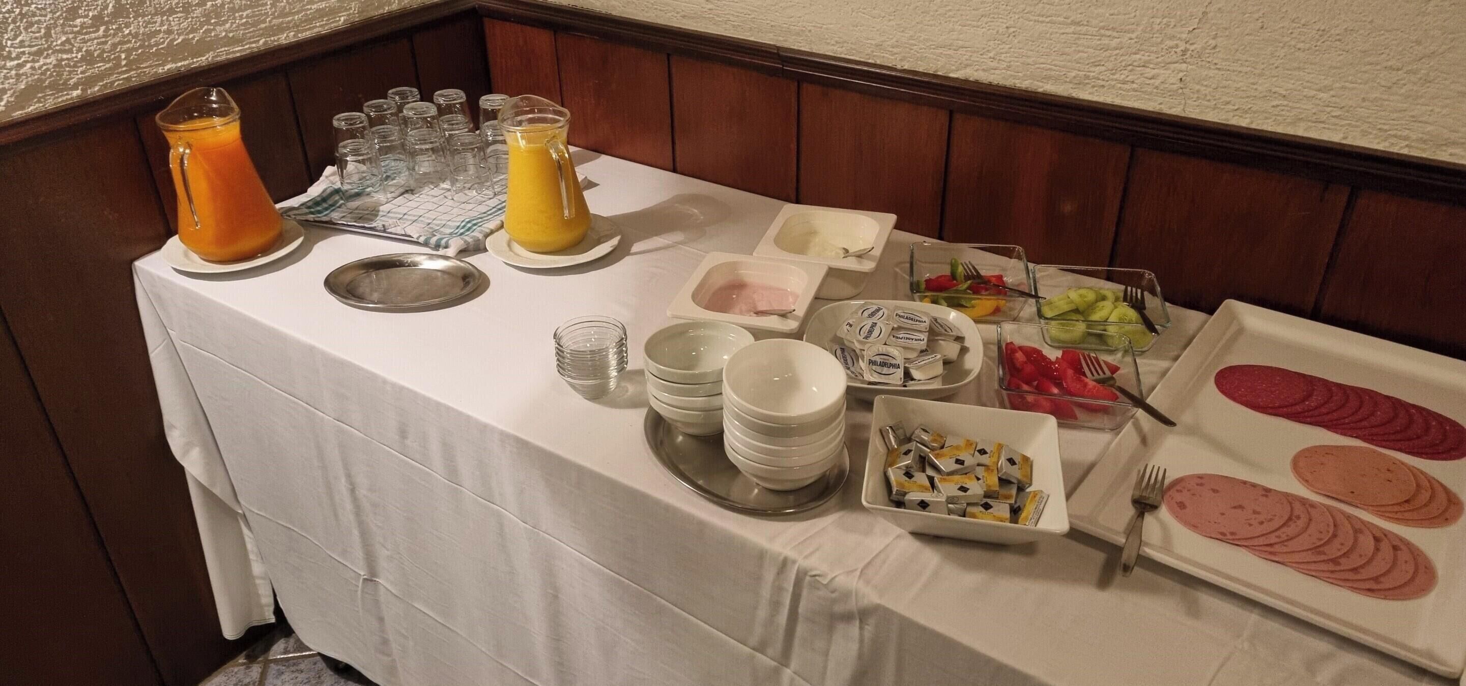 Tägliches Frühstücksbuffet gegen Gebühr