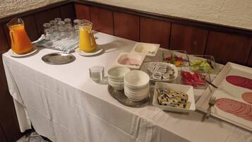 Tägliches Frühstücksbuffet gegen Gebühr