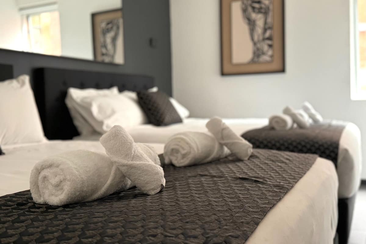 Ropa de cama de alta calidad y minibar