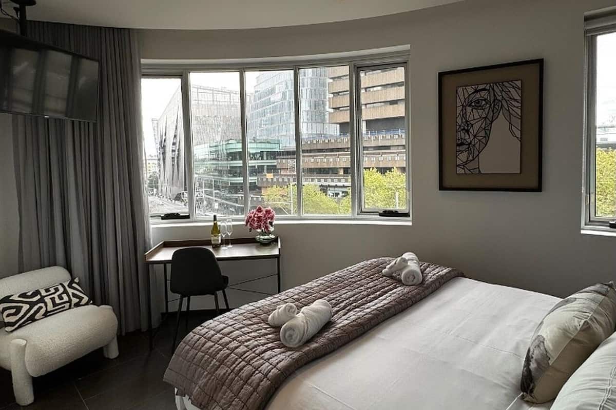 Studiosuite, Stadtblick | Hochwertige Bettwaren, Minibar, Zimmersafe, Schreibtisch