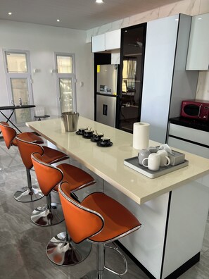 微波炉、炉灶、洗碗机