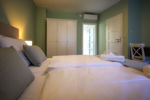 2 bedrooms, iron/ironing board, WiFi, bed sheets