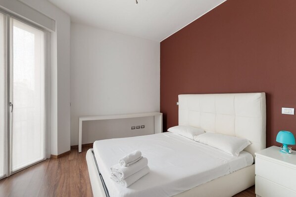 2 chambres, fer et planche à repasser
