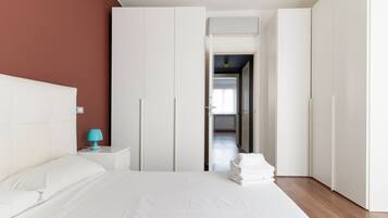 2 Schlafzimmer, Bügeleisen/Bügelbrett