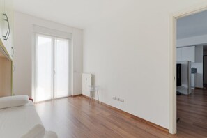 2 chambres, fer et planche à repasser